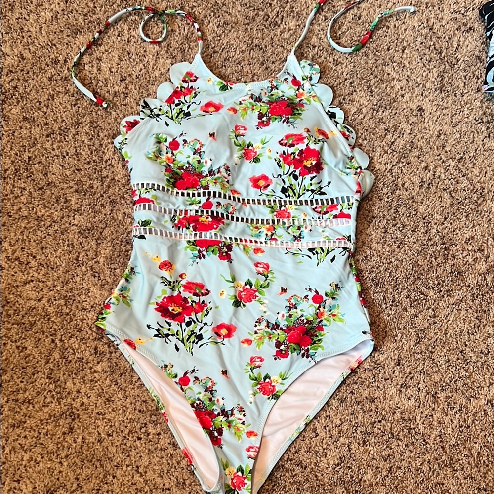 Cupshe Blue and Red One Piece Swimsuit Floral Design